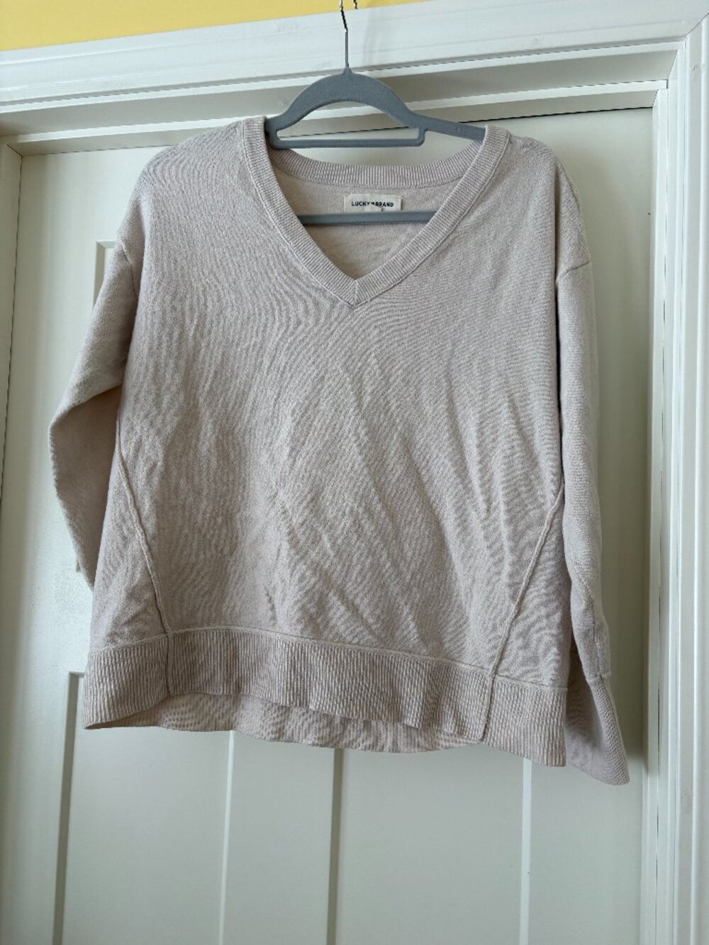 Lucky beige/cream v-neck sweater, size small